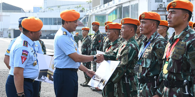 Harumkan Nama TNI AU, 10 Prajurit Kopasgat Dihadiahi Umroh