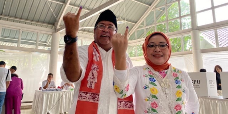 Si Doel Bareng Istri Nyoblos di TPS 065 Lebak Bulus