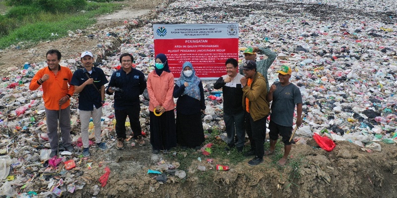 KLH Tutup Pembuangan Sampah Ilegal di Bekasi