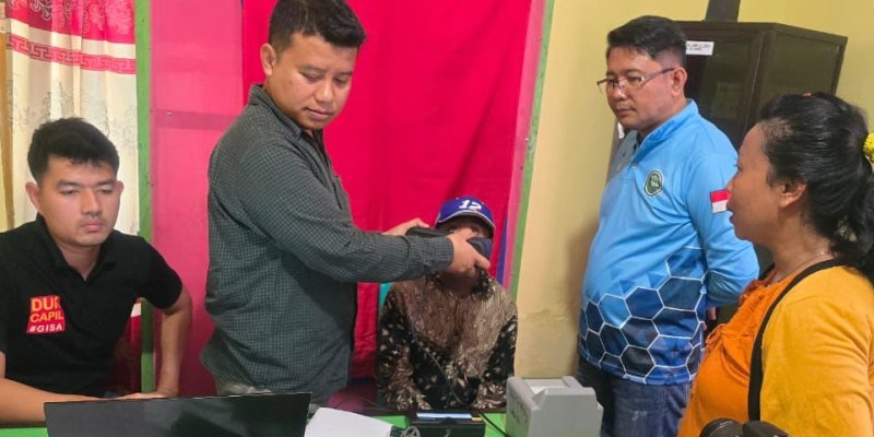 Ditjen Dukcapil Kirim Tim Jemput Bola Layanan Adminduk ke Pelosok Gorontalo