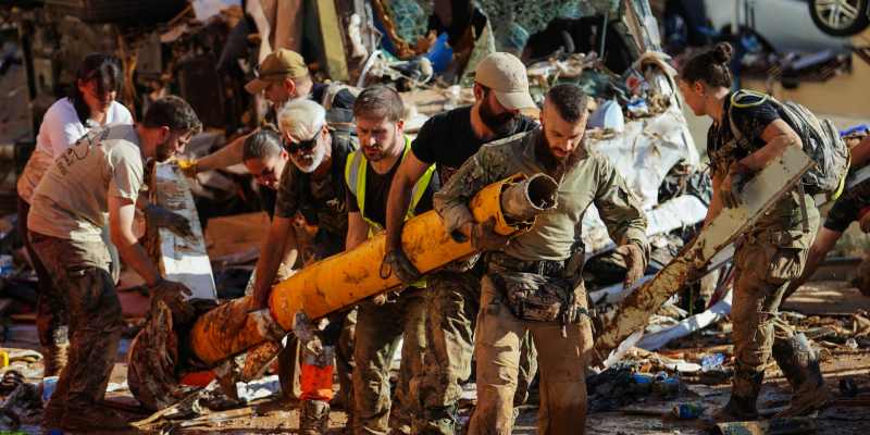 Spanyol Kerahkan 10.000 Tentara dan Polisi ke Wilayah Banjir Parah