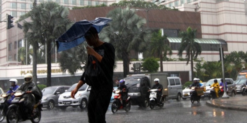 Hujan Diprediksi Basahi Jakarta Sore Ini