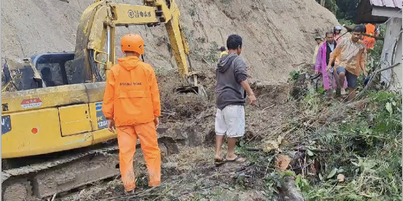 Longsor di Deli Serdang, 5 Warga Meninggal dan Jalan Medan-Berastagi Lumpuh Total