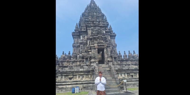 Umat Hindu Gelar Upacara Abhiseka Candi Prambanan