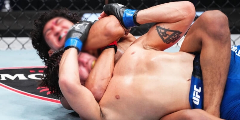 GOAT UFC, Antara Khabib dan Jon Jones