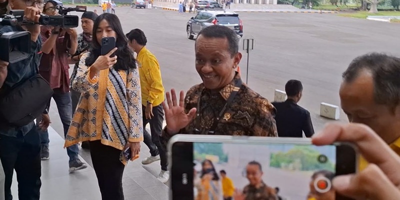 Bahlil Irit Bicara soal Isu Jokowi Masuk Golkar