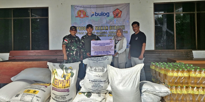 Perum Bulog Bersama Satgas Garuda Merah Putih Salurkan Makanan Bergizi di Merauke