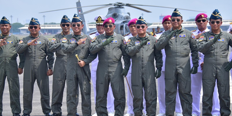 Dankormar dan 9 Pati Terima Brevet Kehormatan Penerbang TNI AL