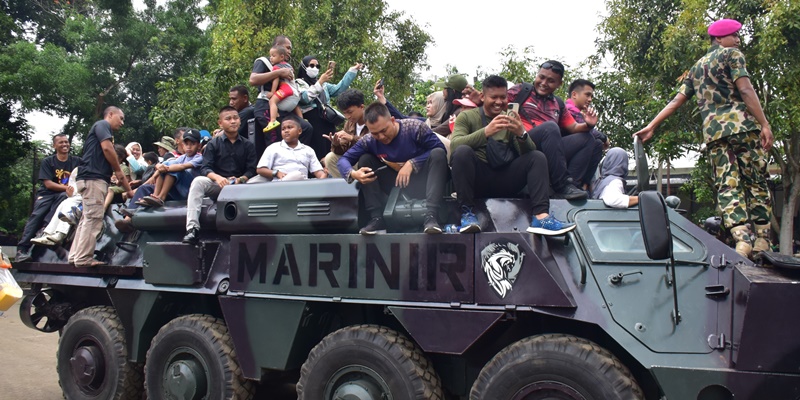 Naik Tank Marinir