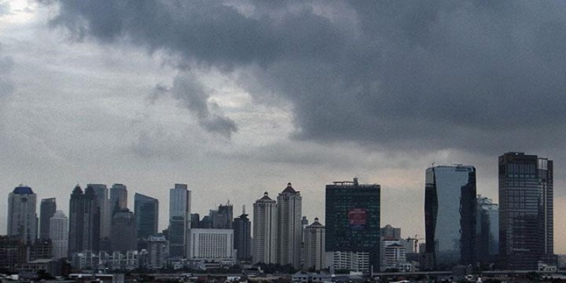 Cuaca Jakarta Mendung hingga Hujan Ringan