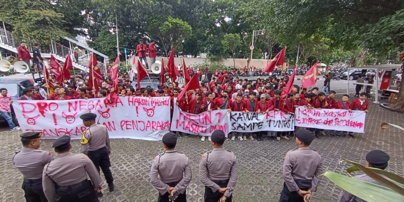 Mahasiswa Turun ke Jalan Minta KPK Tangkap Harun Masiku