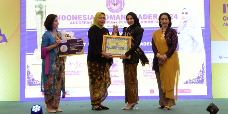 Tutup Tahun dengan Prestasi, Ahli Dermatologi Ini Sabet The Indonesia Women Leader 2024