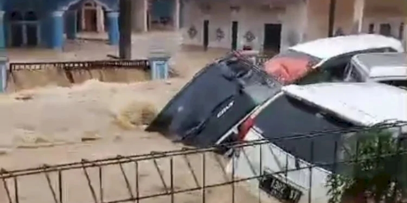 Banjir dan Longsor Landa 20 Kecamatan di Sukabumi, Korban Hilang Masih Dicari