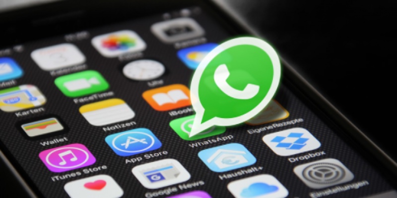 Iran Cabut Pembatasan Akses WhatsApp dan Google Play