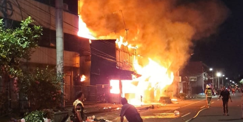Dua Lansia Tewas Terjebak Kebakaran di Senen