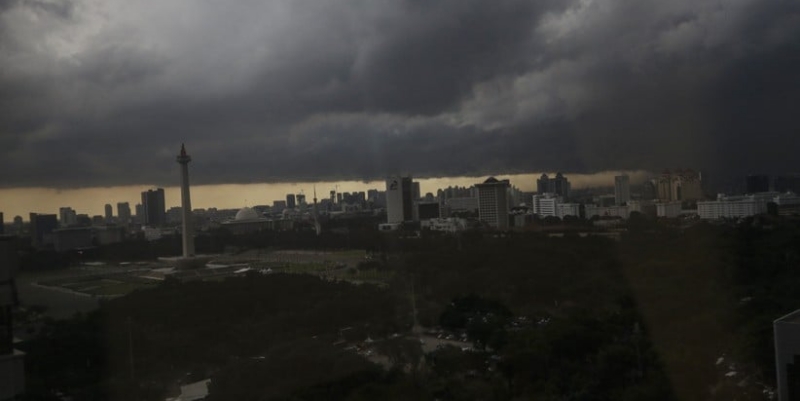 Cuaca Jakarta Berawan Tebal hingga Hujan Ringan