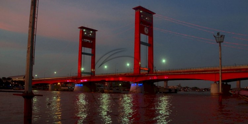 Jembatan Ampera Ditutup saat Malam Tahun Baru