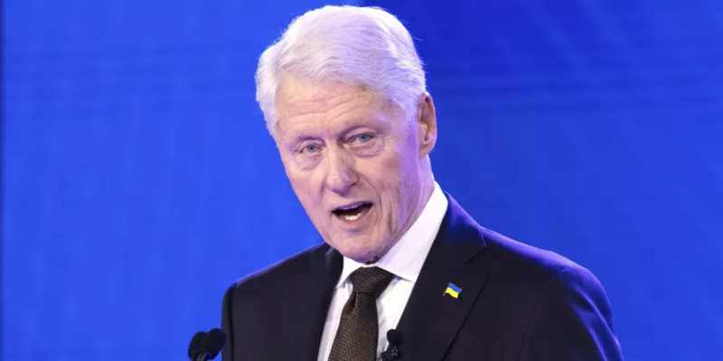 Eks Presiden AS Bill Clinton Demam Sampai Dirawat di Rumah Sakit