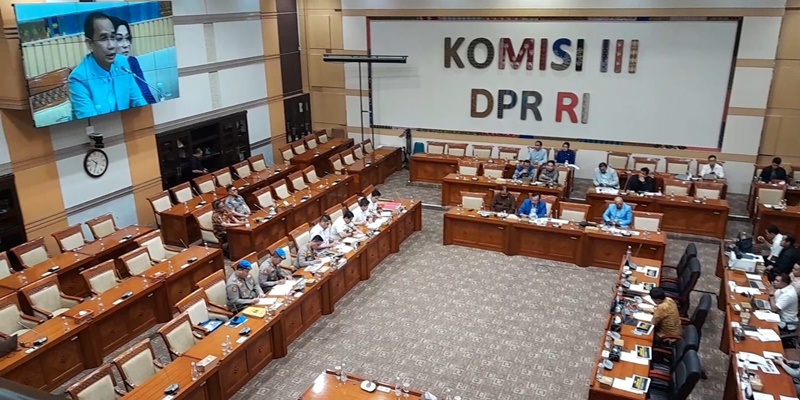 Kapolrestabes Semarang <i>Ngacir</i> usai Rapat dengan Komisi III DPR