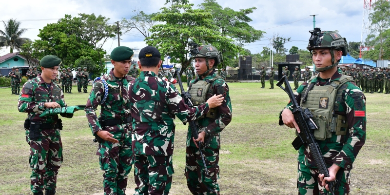 Tembak Mati impinan KKB, 12 Prajurit Buaya Putih Kostrad Naik Pangkat