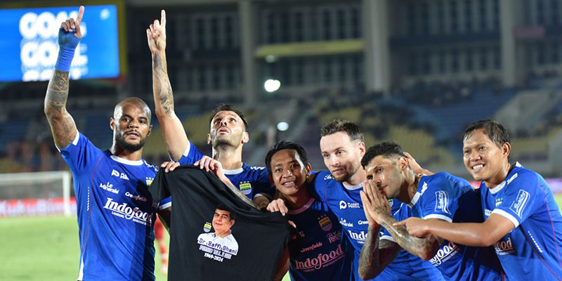 Tak Terkalahkan dalam 16 Laga, Persib Tahun Baruan di Puncak