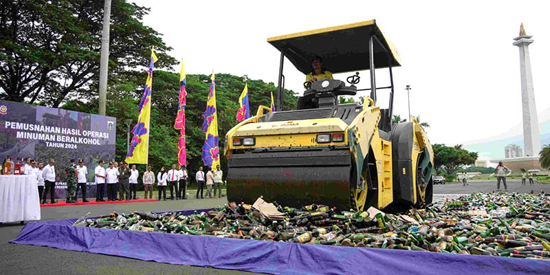 Ribuan Botol Miras Dimusnahkan Jelang Akhir Tahun