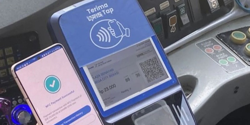 BI Uji Coba QRIS Tap NFC di Transportasi Publik