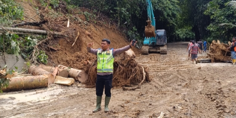 Material Longsor Berhasil Disingkirkan, Jalur Medan-Berastagi Dibuka Besok