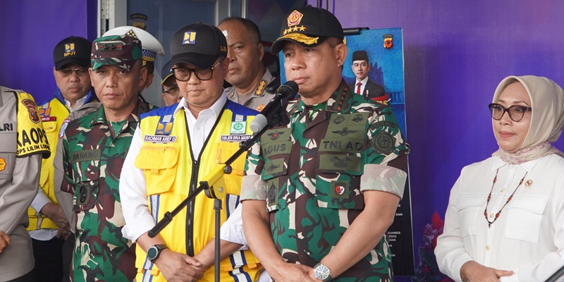 Panglima TNI Pantau Libur Nataru di Tol Jakarta-Cikampek