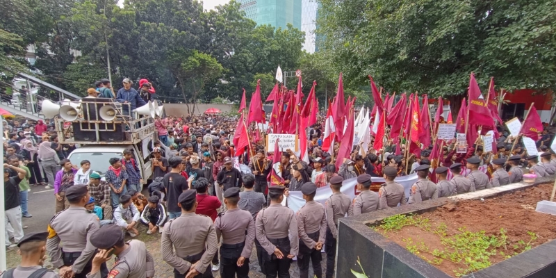 Teriakan Tangkap Harun Masiku Meraung di Tengah Pemeriksaan Yasonna Laoly