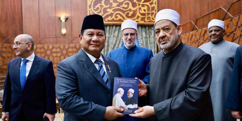 Pererat Hubungan Agama dan Pendidikan, Prabowo Temui Grand Syekh Al-Azhar di Mesir