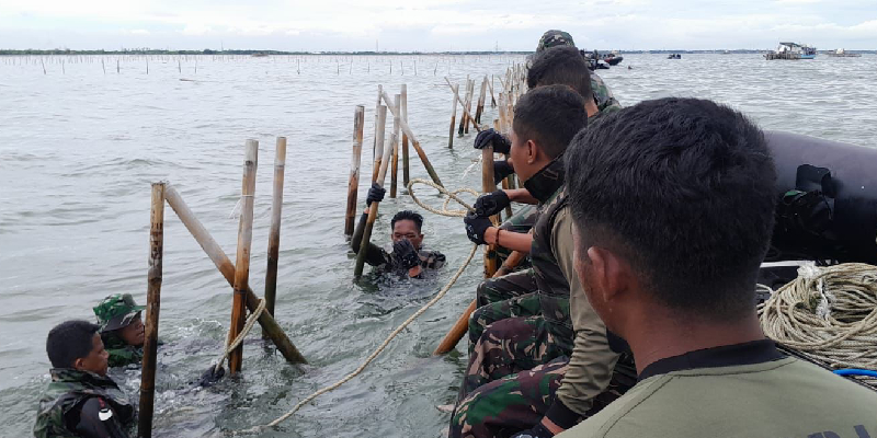 Bersama Warga, TNI AL Sudah Bongkar Pagar Laut Sepanjang 18 Kilometer