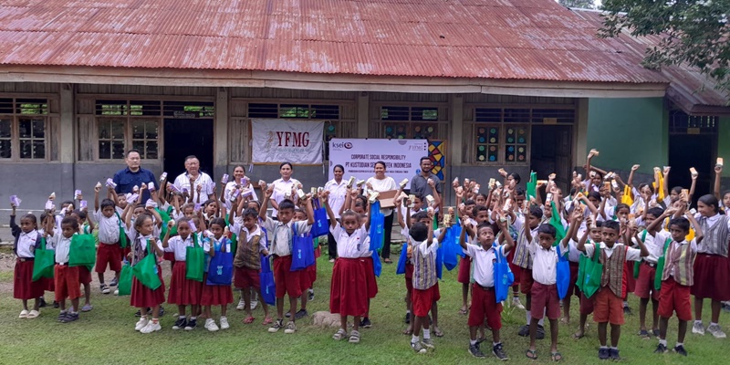 Yayasan Felix Maria Go Salurkan Susu dan Biskuit Gratis di NTT