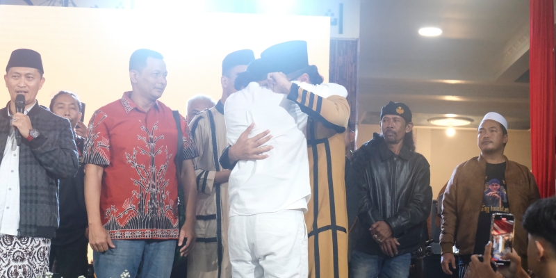 Momen Gus Miftah Berlinang Air Mata saat Muncul Lagi ke Publik