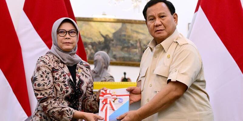 BPK Serahkan Pemeriksaan Keuangan Negara ke Prabowo