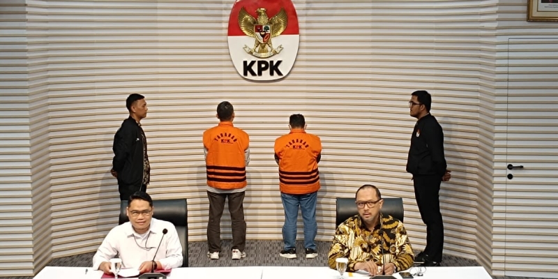 Bupati Situbondo Karna Suswandi Resmi Dijebloskan ke Penjara KPK