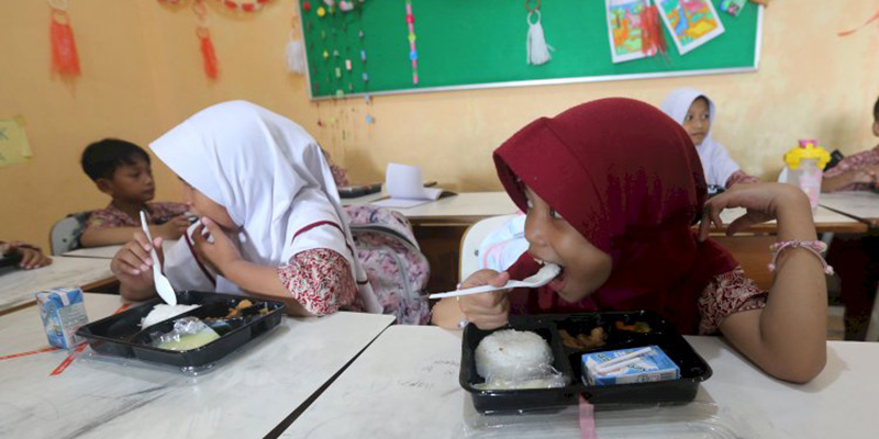 5 Sekolah Mengawali Makan Bergizi Gratis di Surabaya