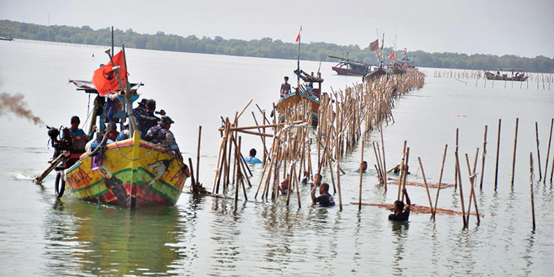 TNI AL dan Warga Sudah Bongkar 11,75 Km Pagar Laut di Tangerang