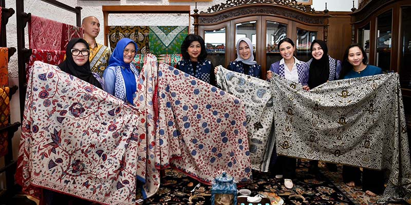 Kemenkop Bertekad Kembalikan Kejayaan Koperasi Batik Trusmi Cirebon