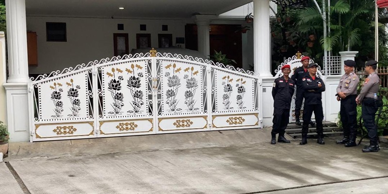 KPK Geledah Rumah Hasto Kristiyanto di Bekasi