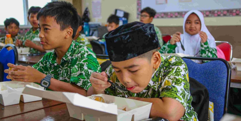 Program Makan Bergizi Gratis Dimulai, Transparansi Harus Dijaga