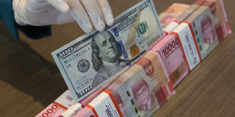 Rupiah Dibuka Menguat Tipis ke Rp16.180 per Dolar di Awal Pekan