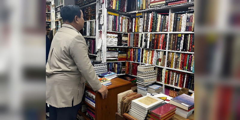 Kunjungan ke India, Prabowo Sempatkan Mampir ke Toko Buku Langganan