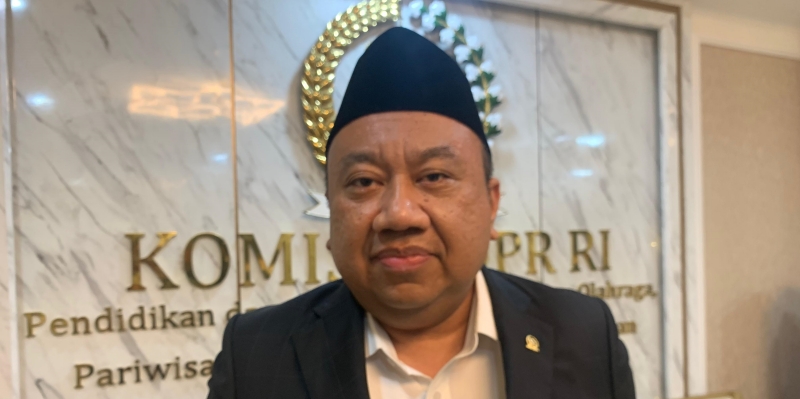 Soal Pencopotan Mendikti Saintek, Komisi X DPR Serahkan ke Presiden