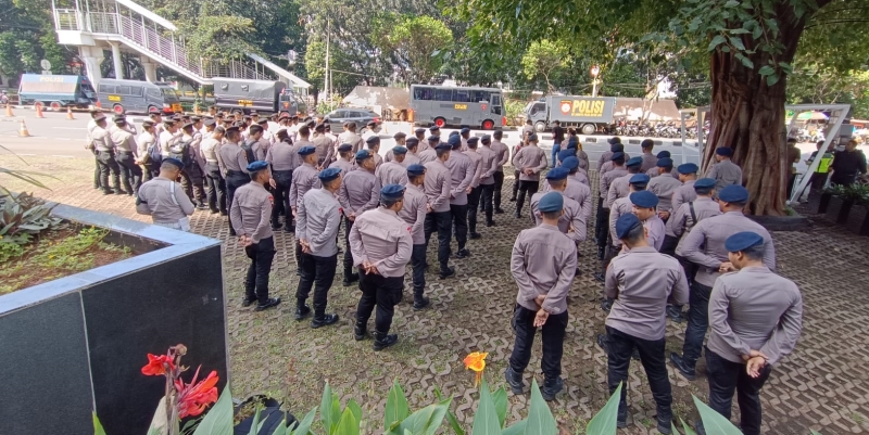 Jelang Pemeriksaan Hasto, Puluhan Brimob Berjaga di KPK