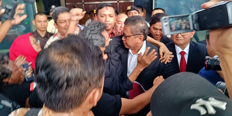 3,5 Jam Diperiksa sebagai Tersangka, Hasto Kristiyanto Masih Melenggang dari KPK