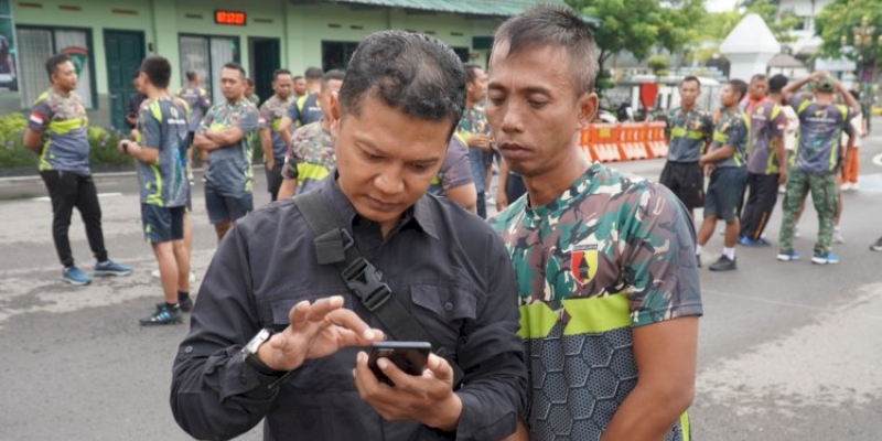 Ratusan Handphone Anggota Korem 081/DSJ Dicek Mendadak