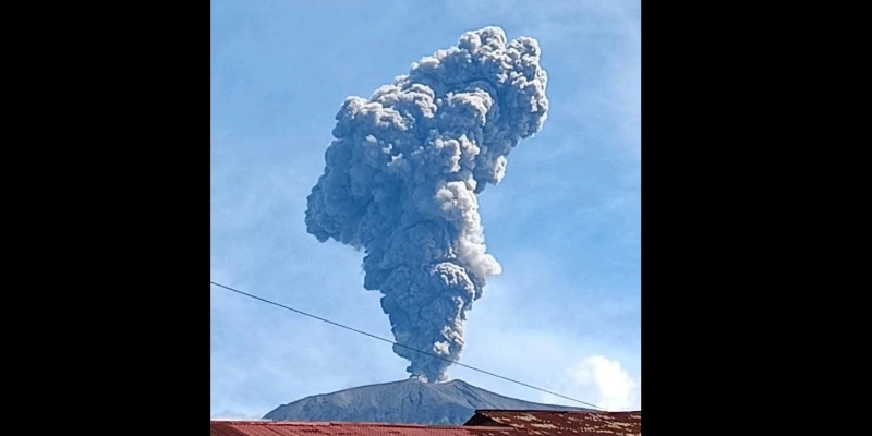 Gunung Marapi Erupsi Semburkan Abu Vulkanis Setinggi 1 Km