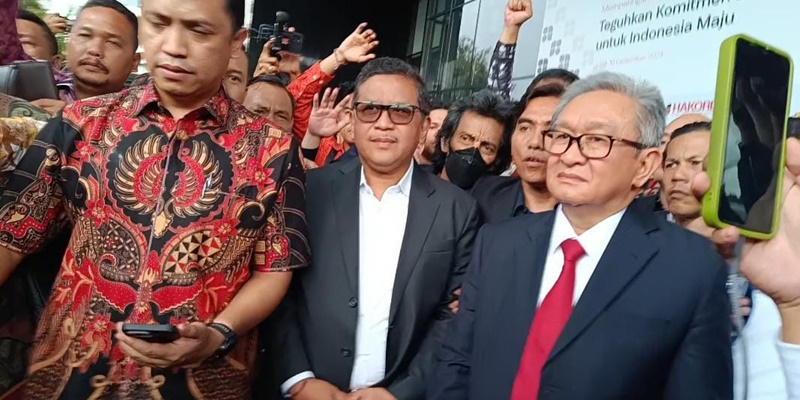 Teriakan “Merdeka” Sambut Hasto Keluar Ruang Pemeriksaan KPK