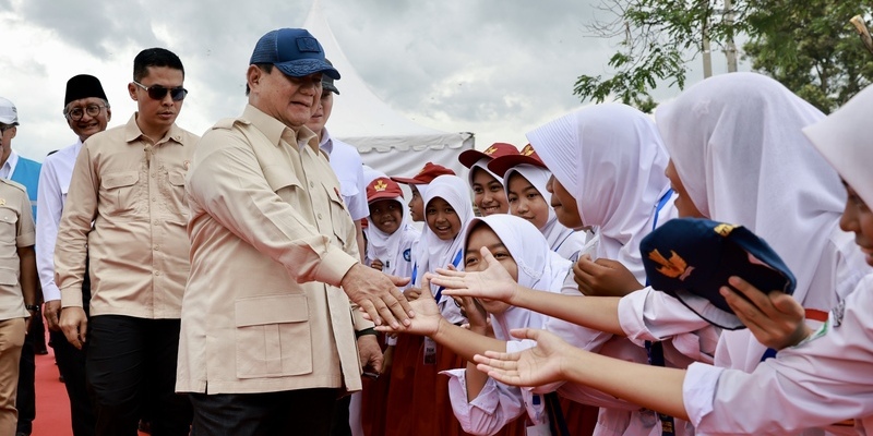 Prabowo Pastikan Akhir 2025 Seluruh Siswa Dapat Makan Bergizi Gratis